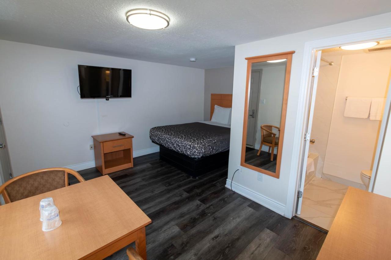 Borden Inn And Suites Angus Exterior foto