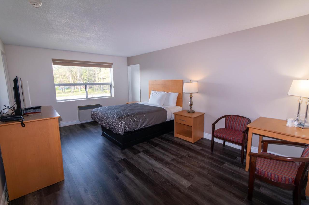 Borden Inn And Suites Angus Exterior foto